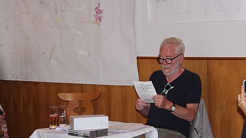 Tone Fink bei der Lesung im Ochsensaal, ©Schwarzenberg Tourismus