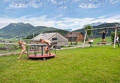 playing at schwarzenberg pool, Foto: Gabi Metzler Photography