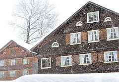 Verschneite Häuser in Schwarzenberg